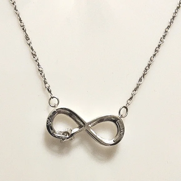 925 Sterling Silver Diamond Accent Infinity Pendant Necklace Priced To Sale - Picture 2 of 2